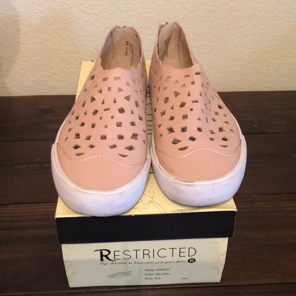 Ladies shoes, size 8.5